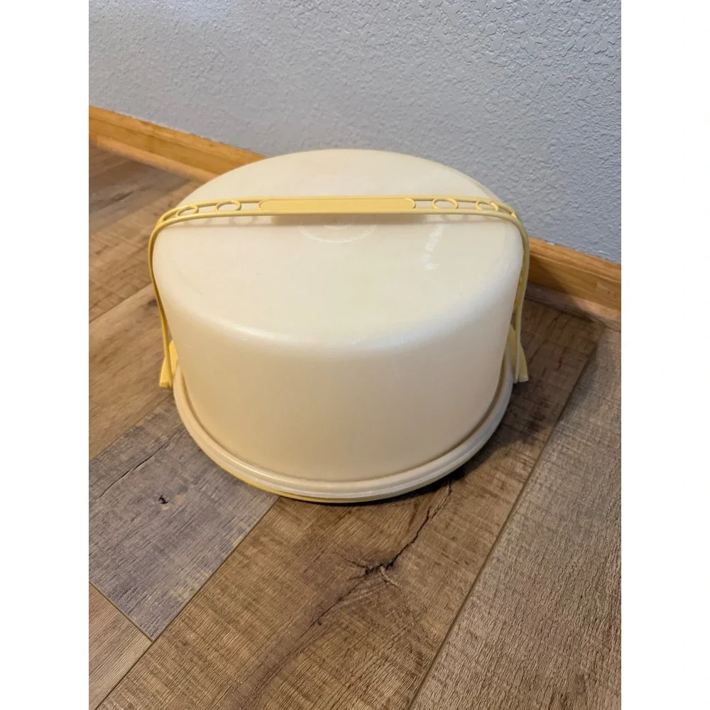 Vintage Tupperware Stackable Travel Containers Yellow Cream 684-8 1256 Set of 2